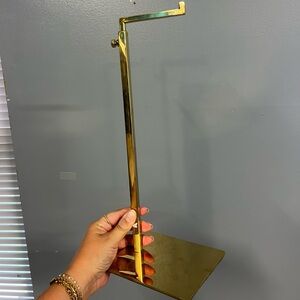 Adjustable height gold purse stand